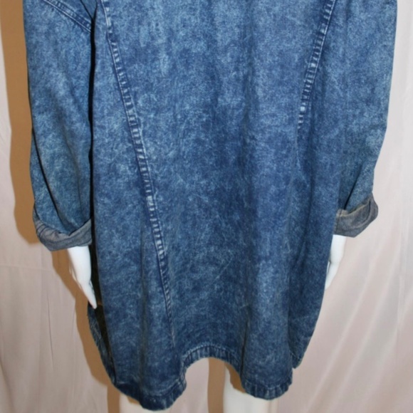 Rare Vintage 1980’s Denim Jacket with Conchos! - Picture 5 of 8